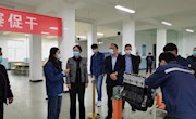 临夏州领导参观维多利亚vic003汽车工程系
